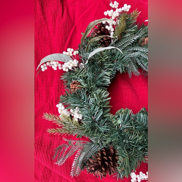 NWT faux white berry wreath Christmas 24” inches - Picture 2 of 6